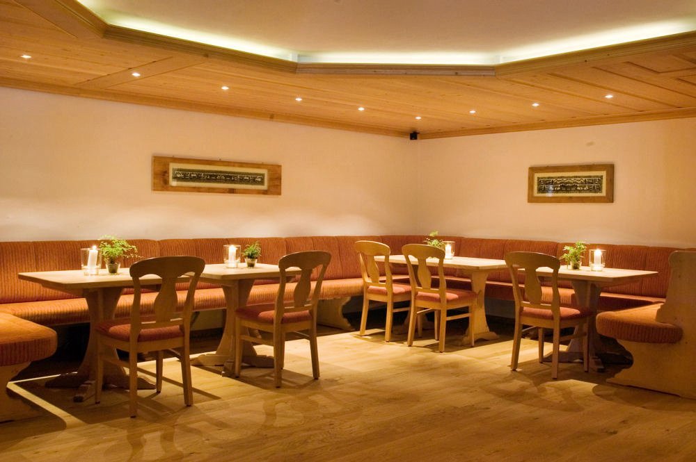 hotel-hornberg-saanenmoeser-gstaad-blog-umbau-vorher-bar-bereich